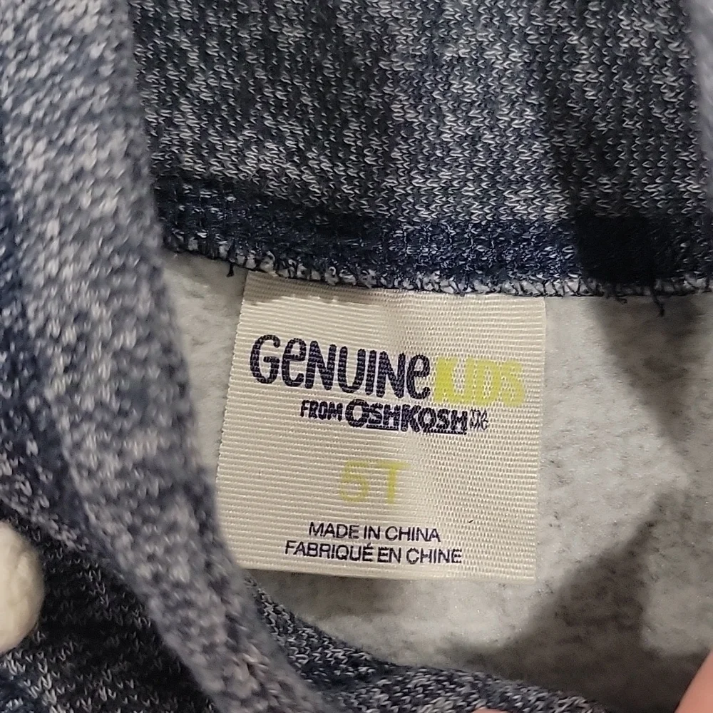✨️ Oshkosh Boys Sweater Sz..5T. U2